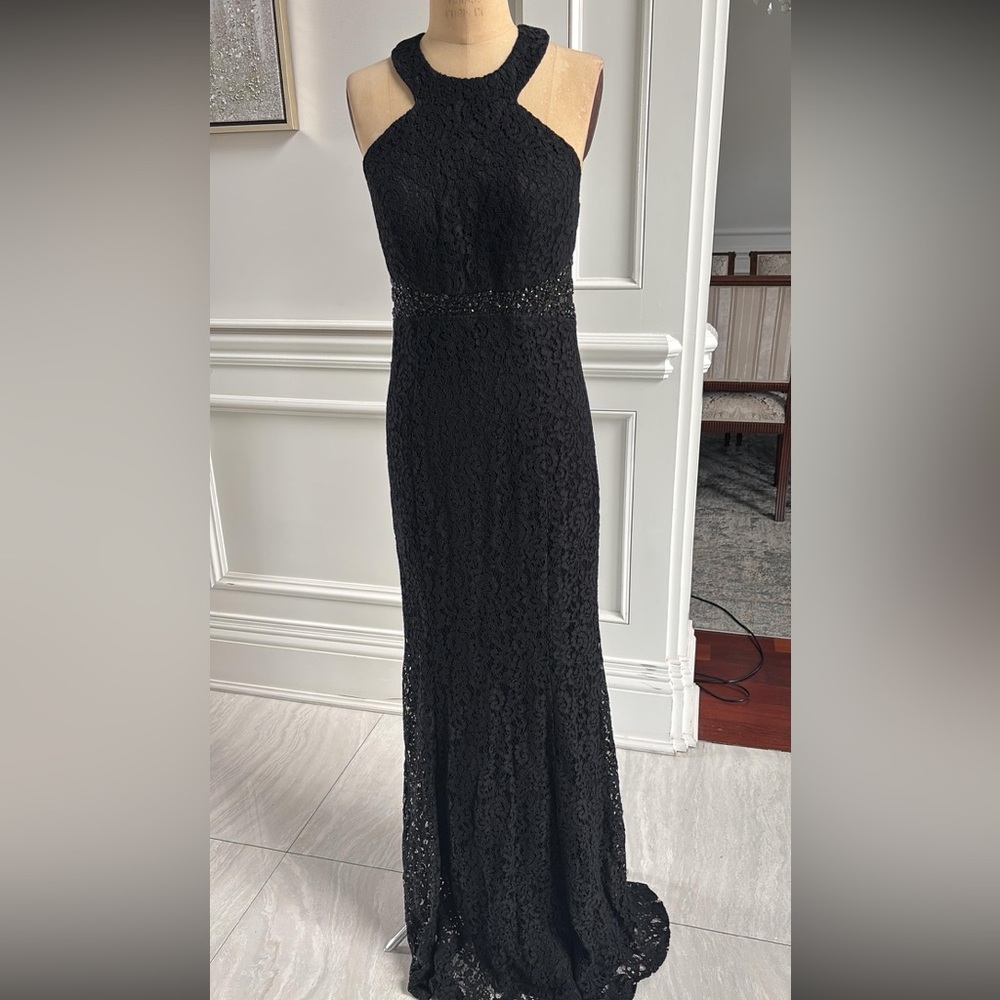 Elegant Black Lace Evening Gown